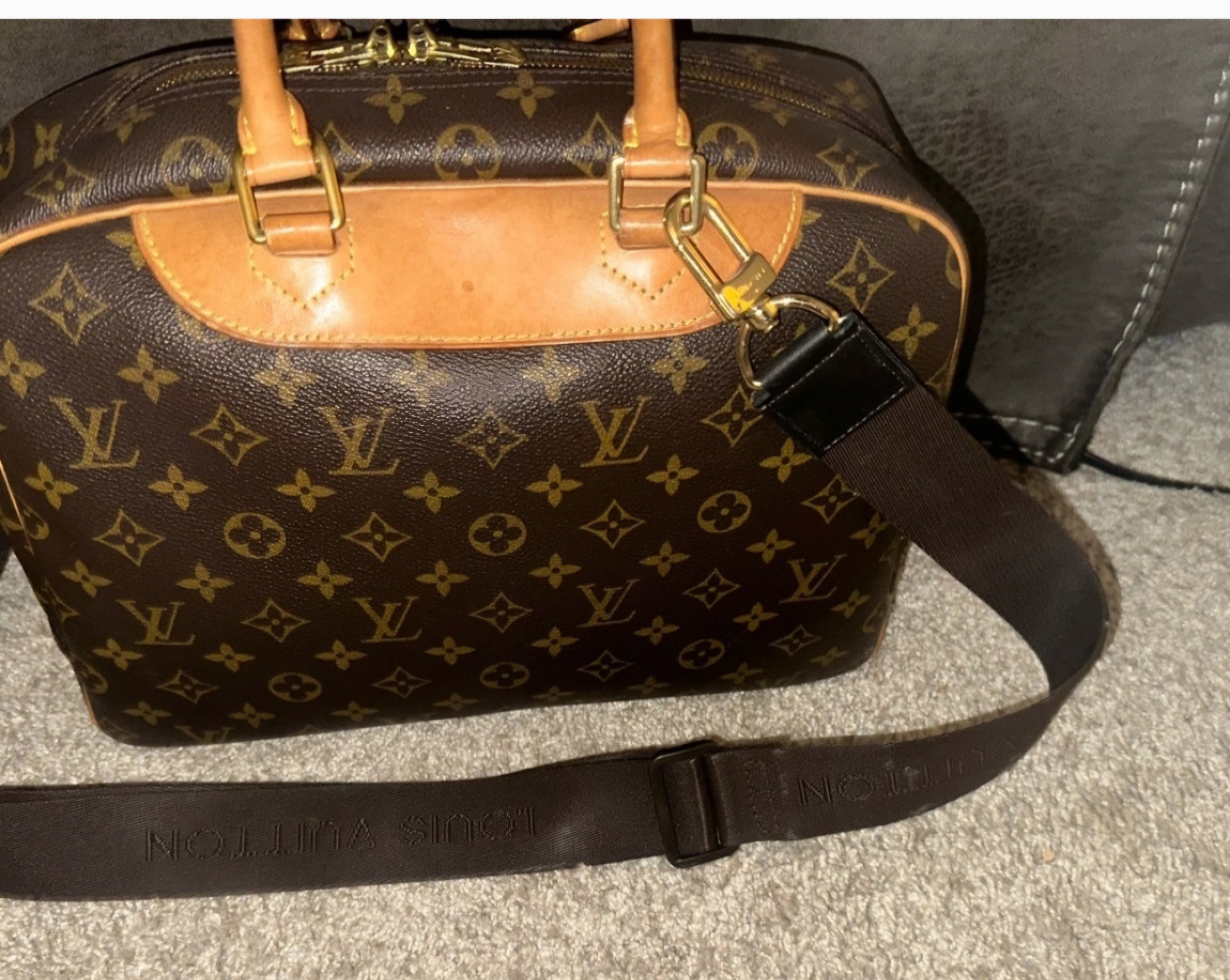 Louts Vuitton Deauville Monogram tote dust bag included