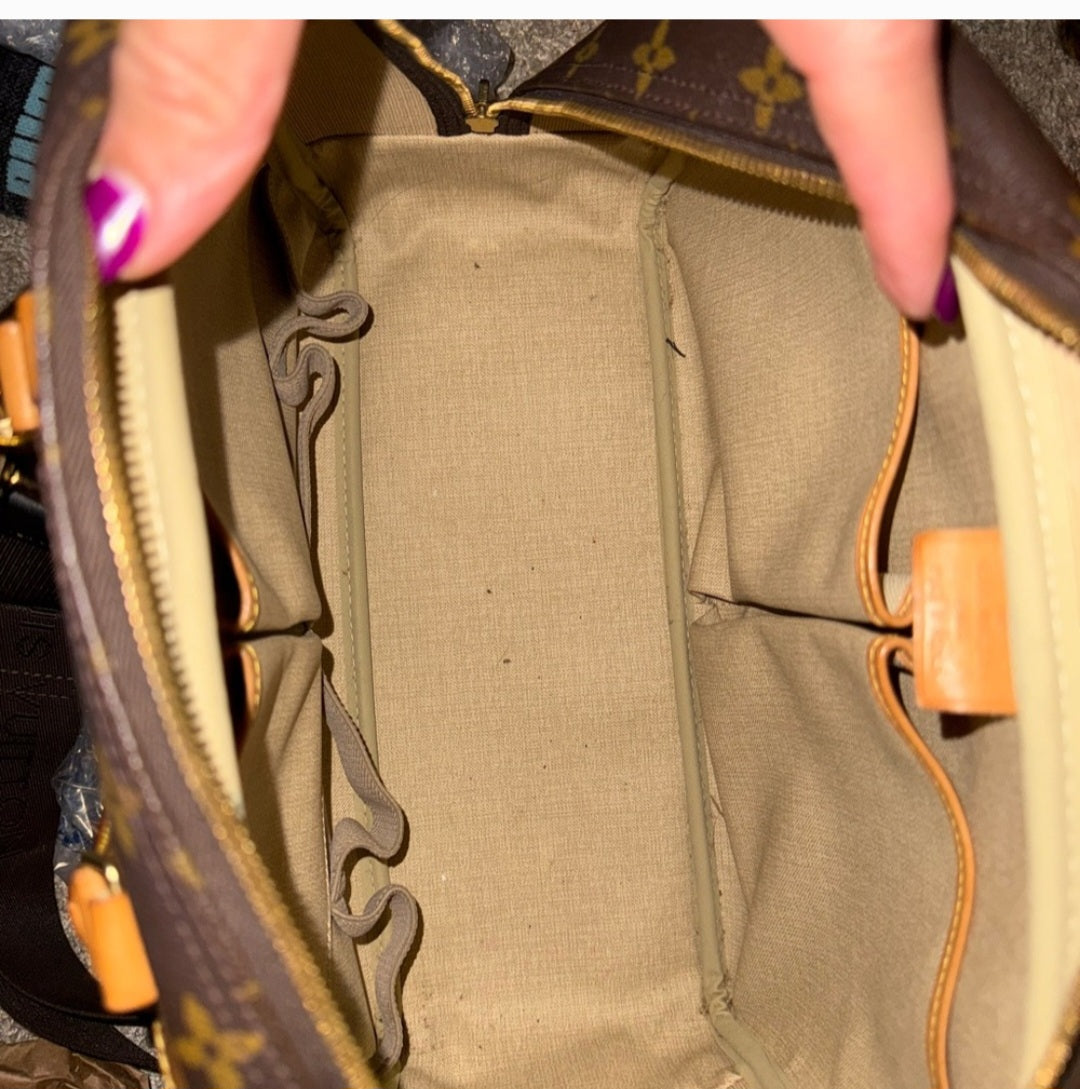 Louts Vuitton Deauville Monogram tote dust bag included