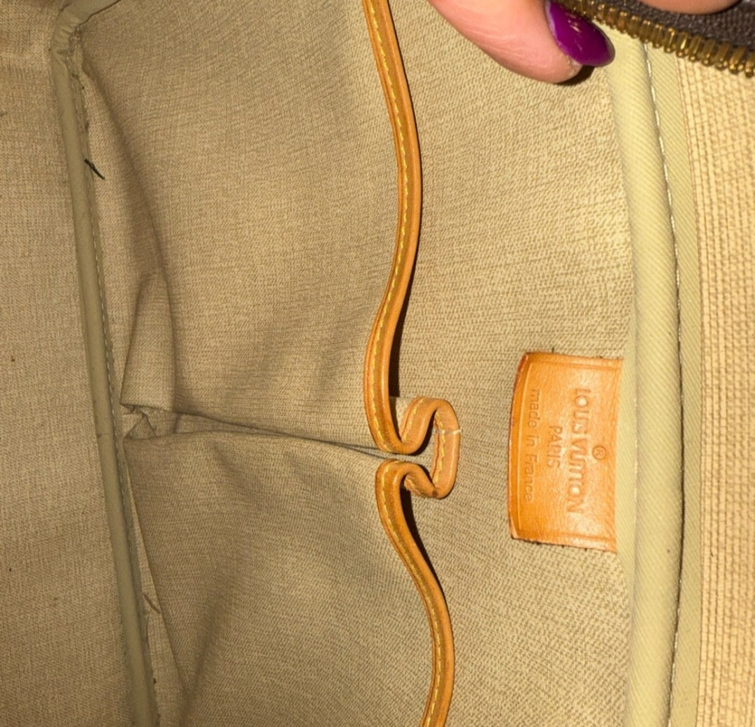 Louts Vuitton Deauville Monogram tote dust bag included