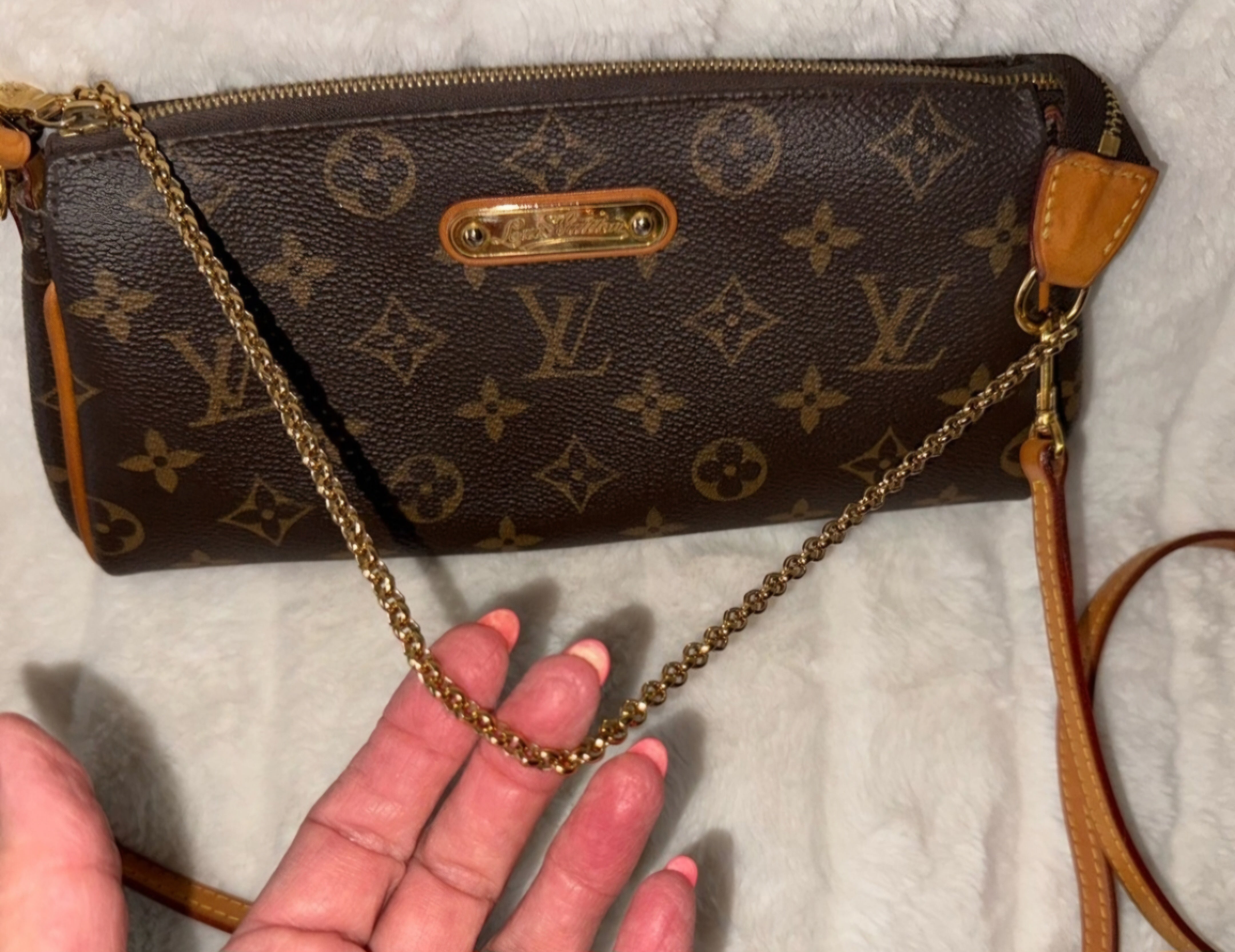 Louis Vuitton Eva Pouchette comes With leather strap and dust bag