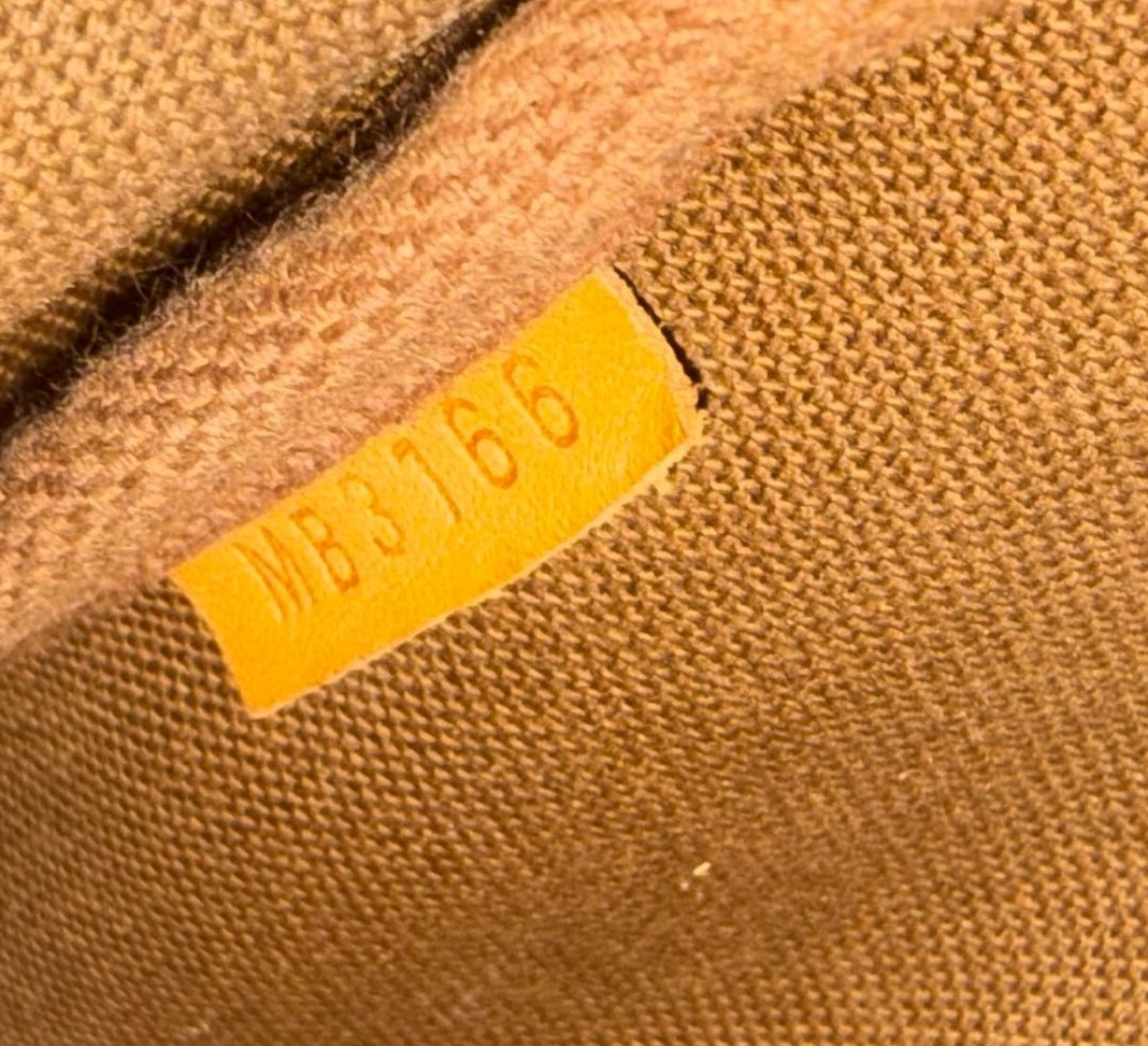 Louis Vuitton Eva Pouchette comes With leather strap and dust bag