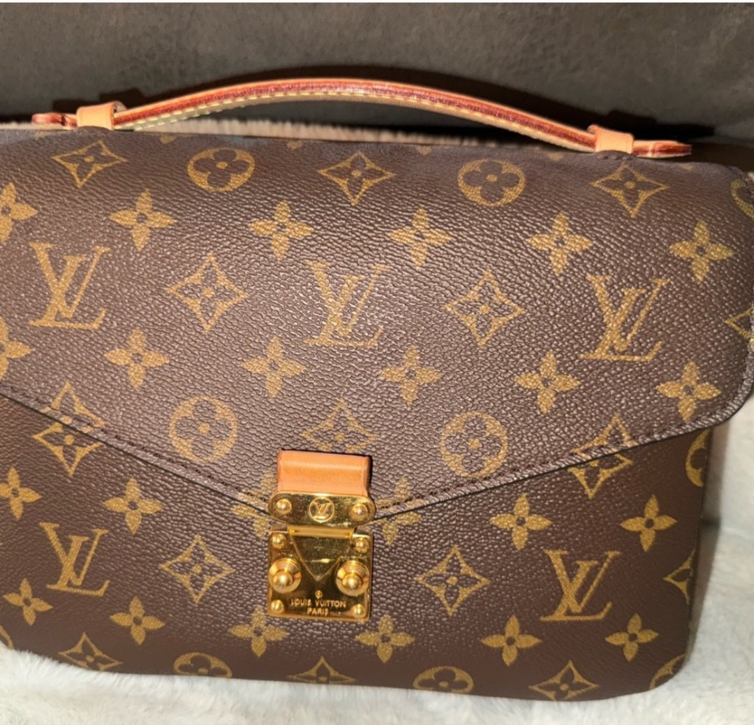 Louis Vuitton Metis monogram comes With dust bag