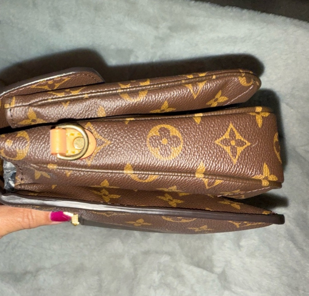 Louis Vuitton Metis monogram comes With dust bag