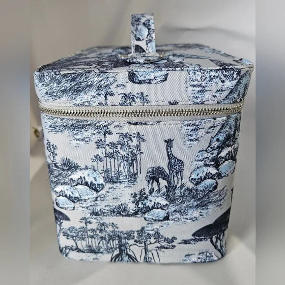 Dior Aroun T e Wor Zippered Large Train Case with Luxury Samples