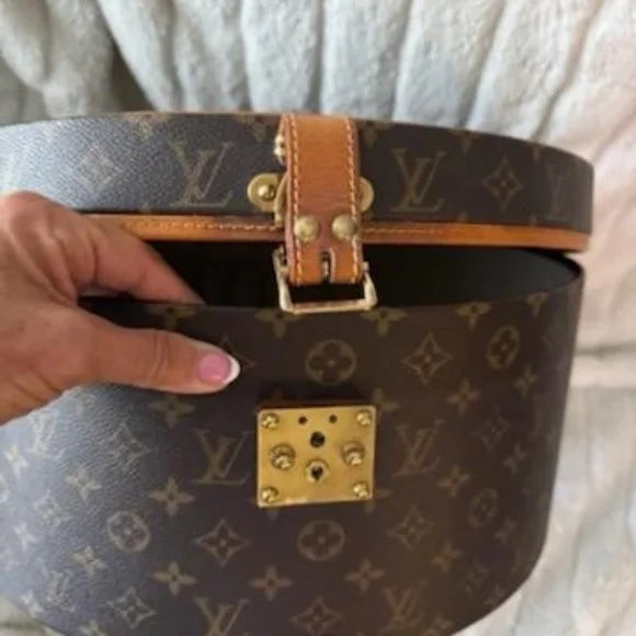 Authentic Louis Vuitton Boite a chapeaux 40 Hat Box Made Is France AS0025